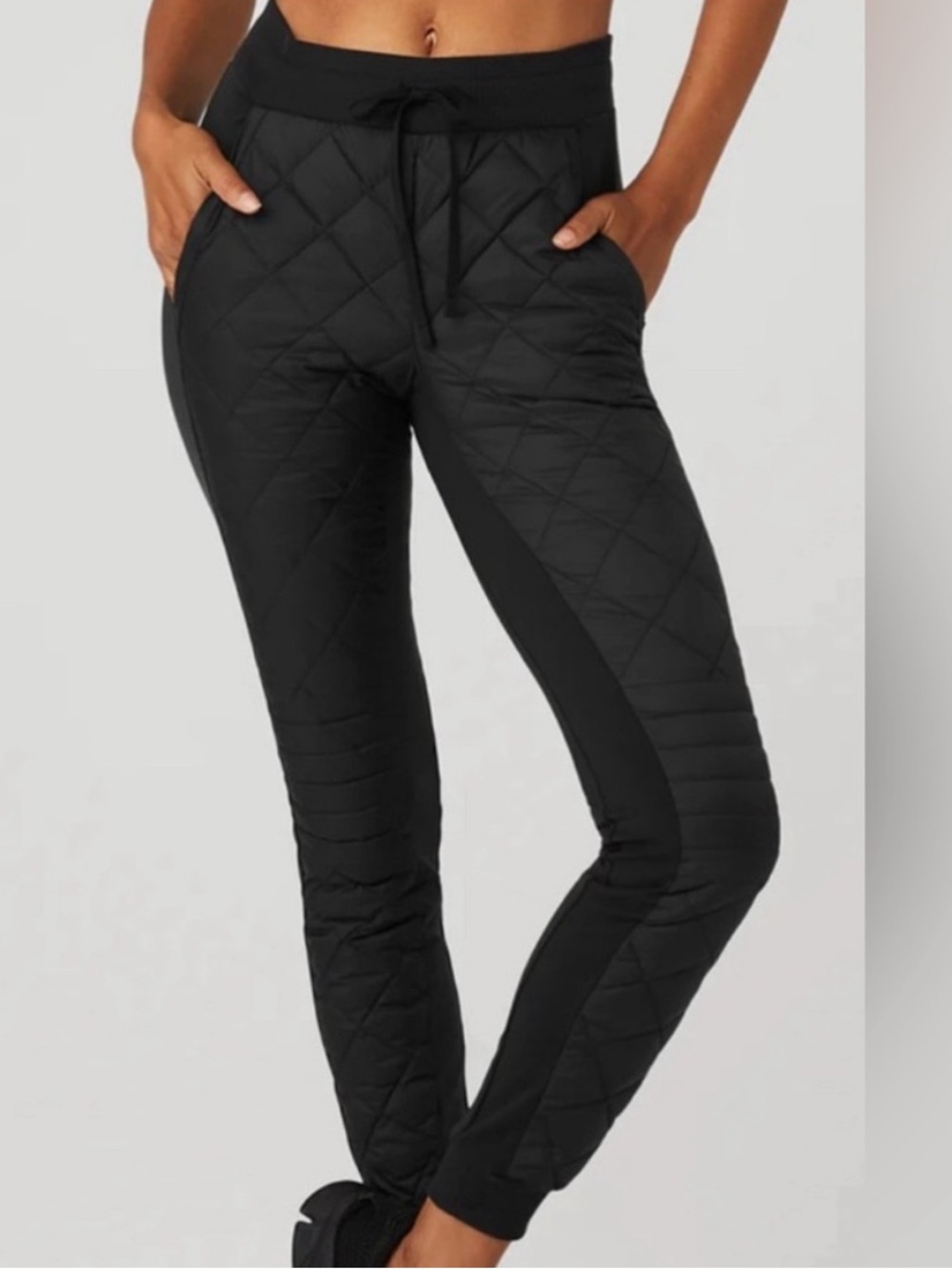 ALO yoga moto puffer pants
Airbrush Winter Warm Moto quilted joggers, size M/8